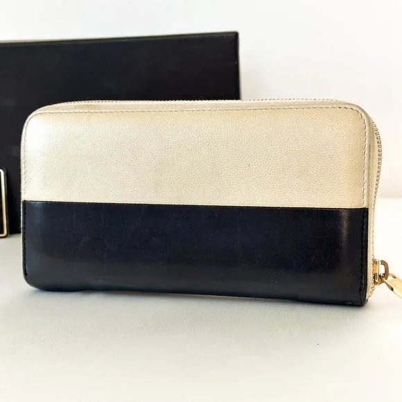 Chanel Zip Leather Wallet - Picture 6 of 16